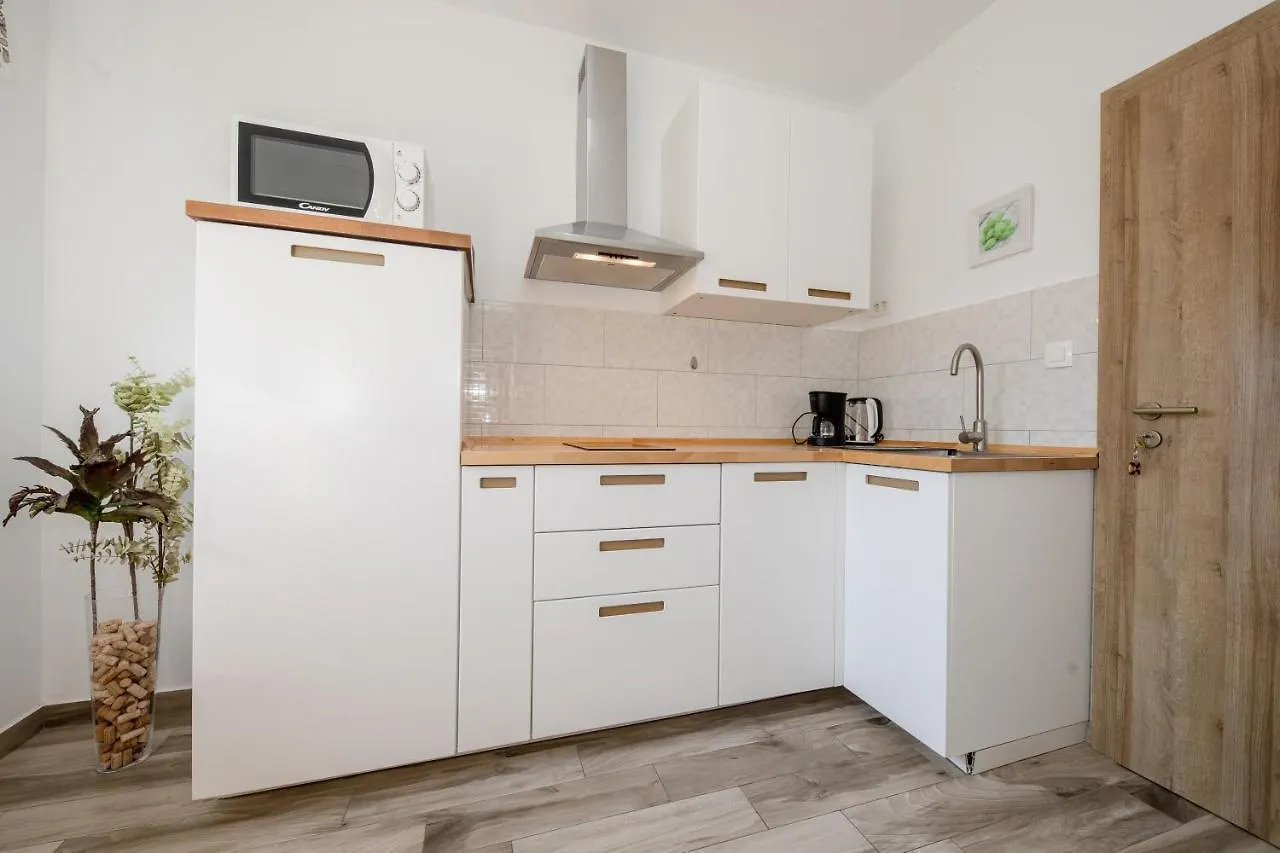 Apartments Tartuga ラブ 0*,